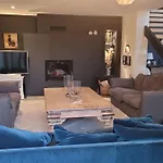 Luxury Contemporary With Mountain Views Pool Cinema Hot Tub Villa *
