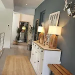 Luxury Contemporary With Mountain Views Pool Cinema Hot Tub Villa