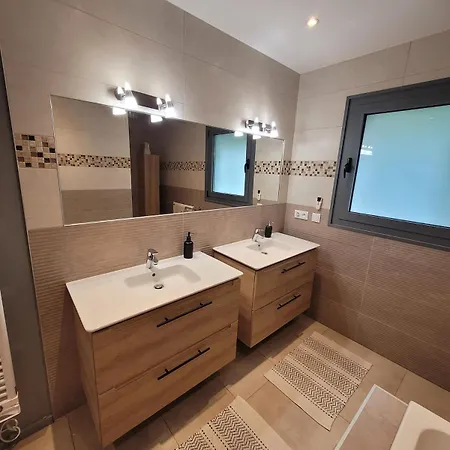 Luxury Contemporary With Mountain Views Pool Cinema Hot Tub