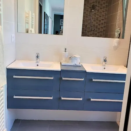 Luxury Contemporary With Mountain Views Pool Cinema Hot Tub Villa *