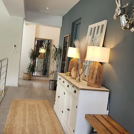 Luxury Contemporary With Mountain Views Pool Cinema Hot Tub Villa