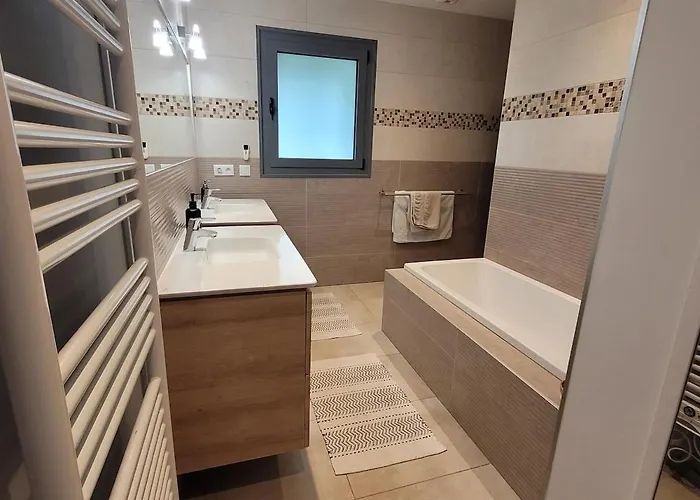 Luxury Contemporary With Mountain Views Pool Cinema Hot Tub *