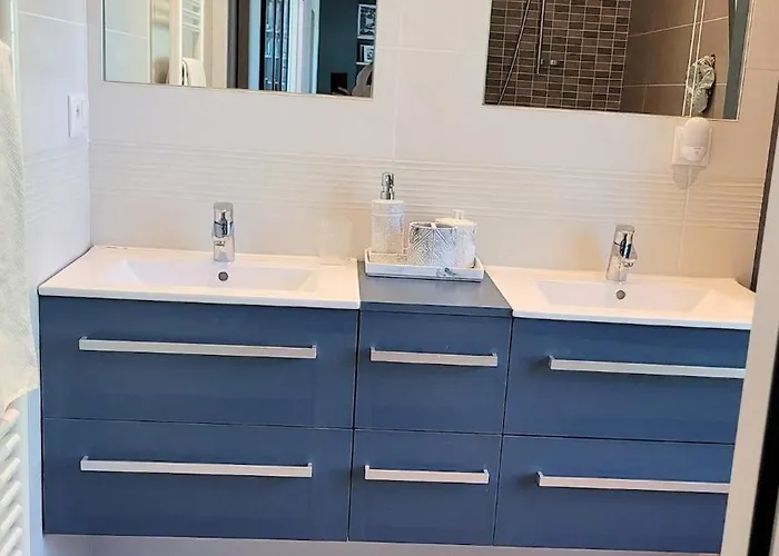 Luxury Contemporary With Mountain Views Pool Cinema Hot Tub Villa *