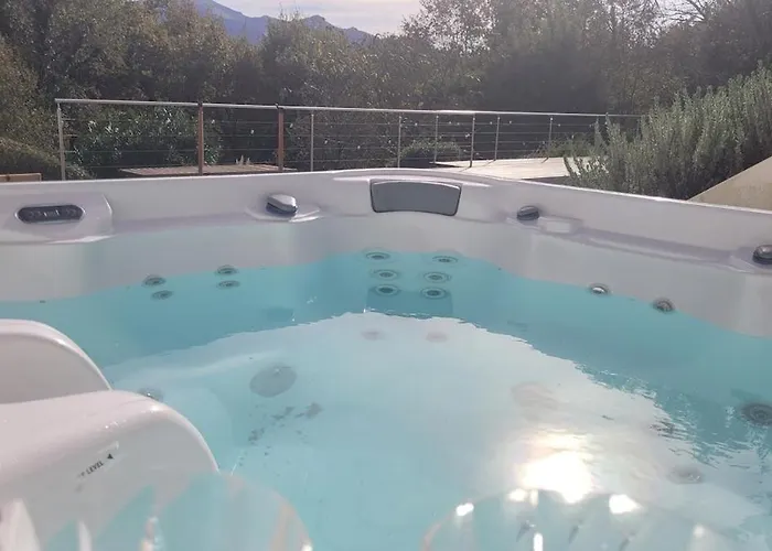 Luxury Contemporary With Mountain Views Pool Cinema Hot Tub Villa *
